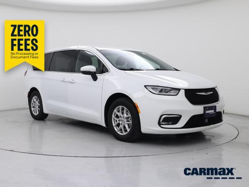 White 2023 Chrysler Pacifica Touring