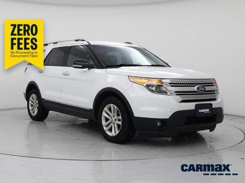 White 2015 Ford Explorer XLT