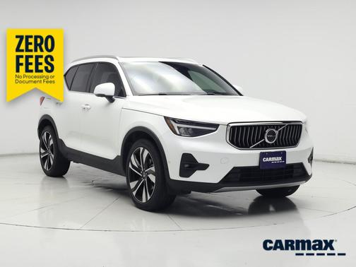 White 2024 Volvo XC40 B5 Plus Bright Theme