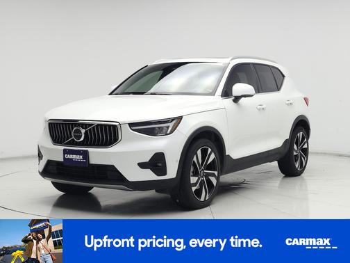 White 2024 Volvo XC40 B5 Plus Bright Theme
