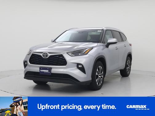 Silver 2022 Toyota Highlander XLE