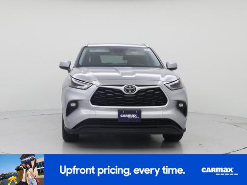 Silver 2022 Toyota Highlander XLE
