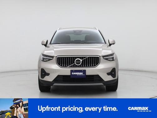 2023 Volvo XC40 B5 Ultimate Bright Theme
