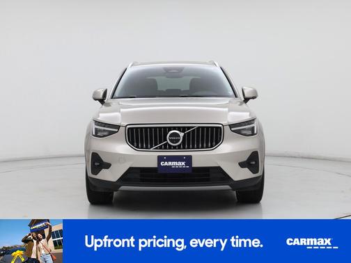 2023 Volvo XC40 B5 Ultimate Bright Theme