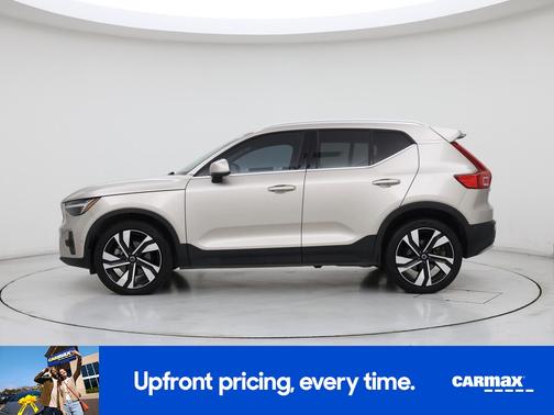 2023 Volvo XC40 B5 Ultimate Bright Theme