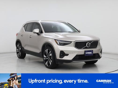 2023 Volvo XC40 B5 Ultimate Bright Theme