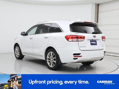 White 2017 Kia Sorento Limited