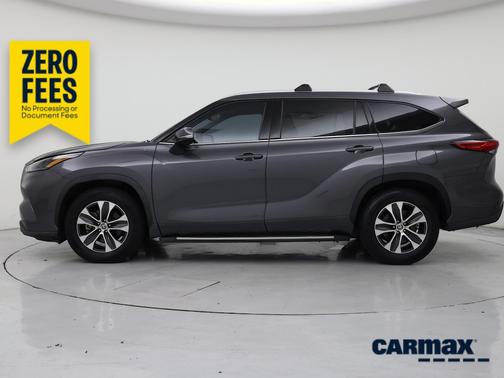 Gray 2022 Toyota Highlander XLE