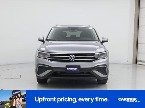 Gray 2022 Volkswagen Tiguan SE