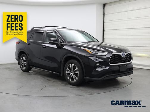 Black 2023 Toyota Highlander Hybrid XLE