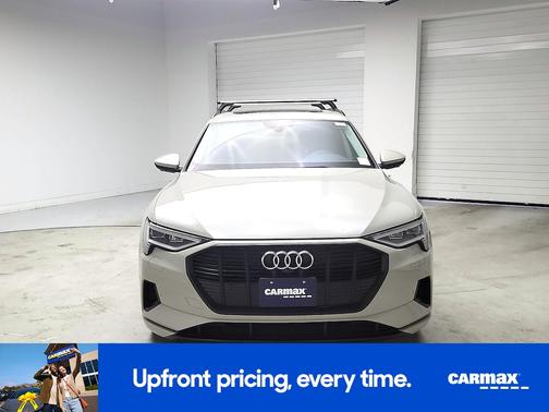 2022 Audi e-tron Premium Plus