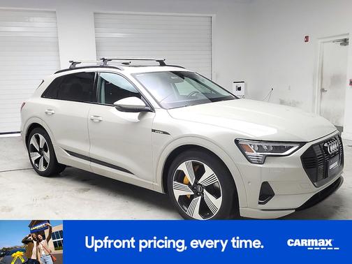 2022 Audi e-tron Premium Plus