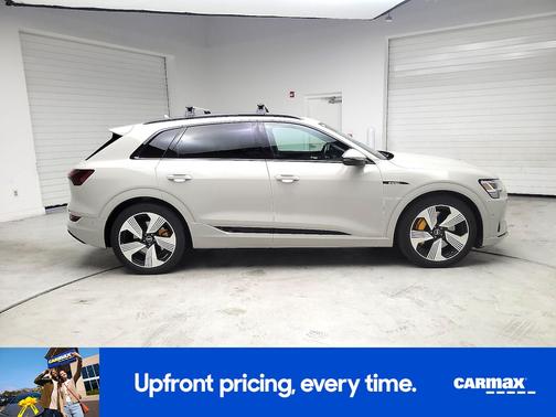 2022 Audi e-tron Premium Plus