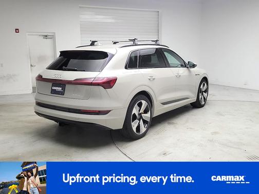 2022 Audi e-tron Premium Plus