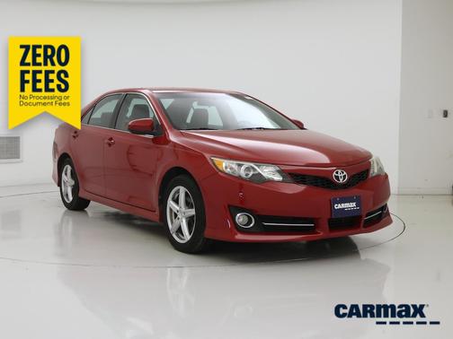 Red 2014 Toyota Camry SE