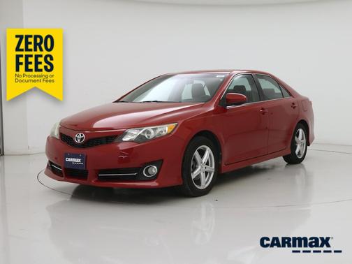 Red 2014 Toyota Camry SE