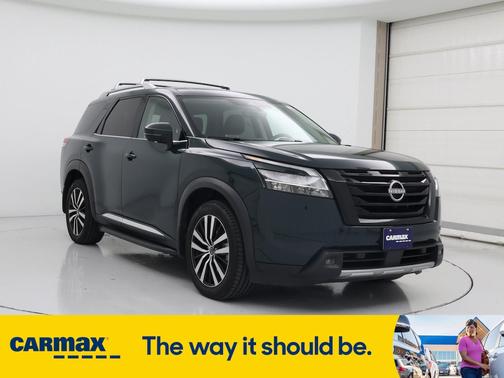 2023 Nissan Pathfinder Platinum