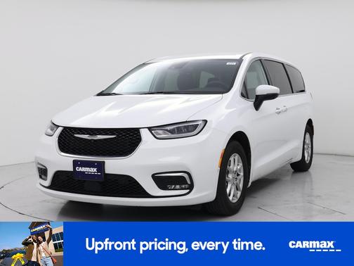 White 2023 Chrysler Pacifica Touring L