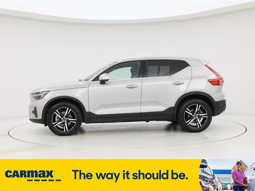 2025 Volvo XC40 B5 Core Bright Theme