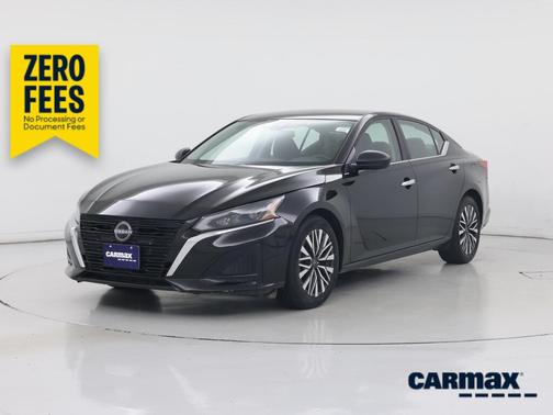 Black 2024 Nissan Altima SV