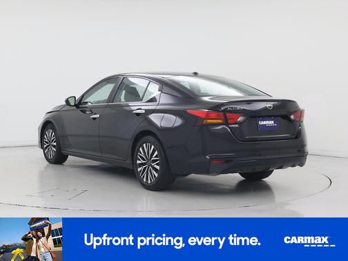 Black 2024 Nissan Altima SV