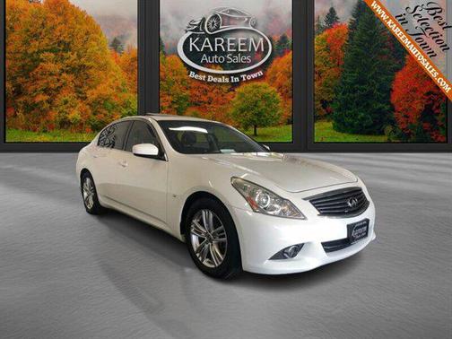 2015 INFINITI Q40 Base