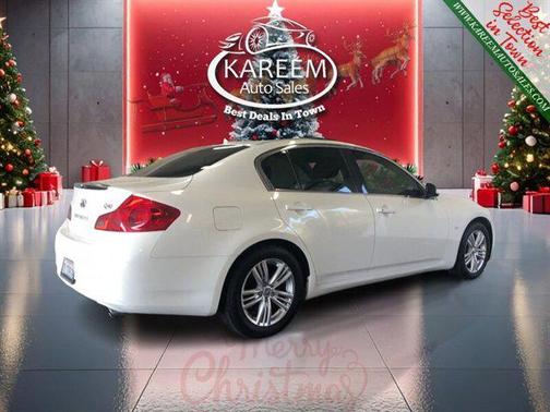 2015 INFINITI Q40 Base