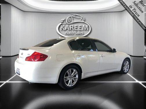 2015 INFINITI Q40 Base