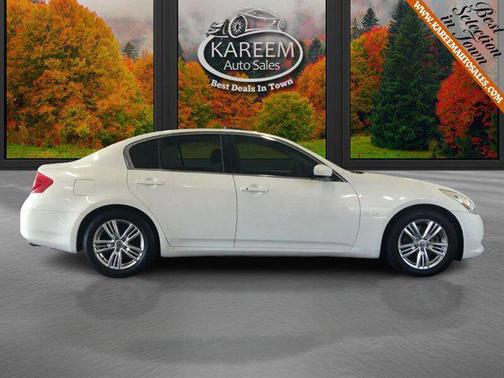 2015 INFINITI Q40 Base