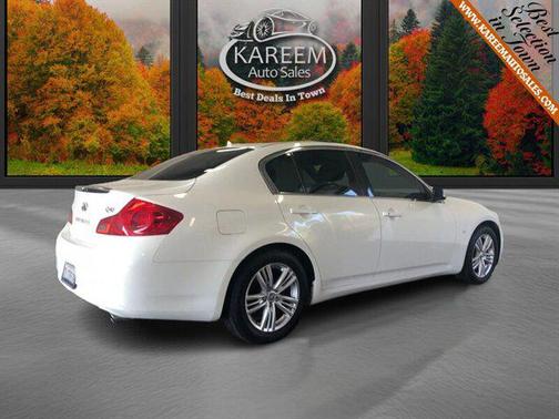 2015 INFINITI Q40 Base