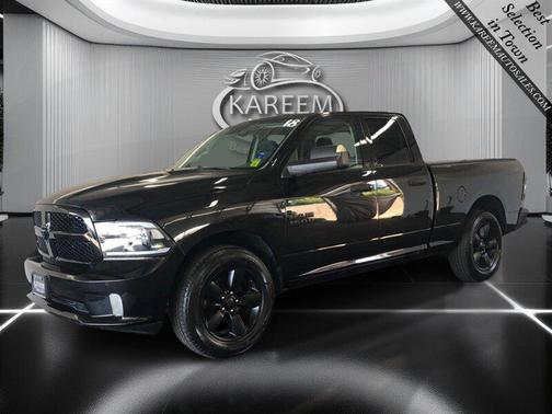 Brilliant Black Crystal Pearlcoat 2018 RAM 1500 Express