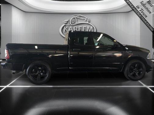 Brilliant Black Crystal Pearlcoat 2018 RAM 1500 Express