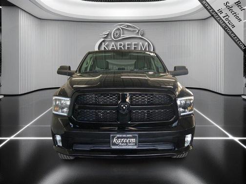 Brilliant Black Crystal Pearlcoat 2018 RAM 1500 Express