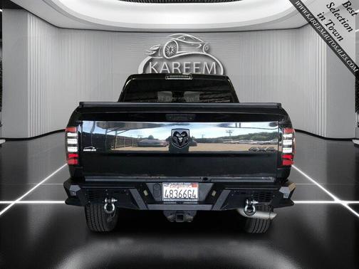 Brilliant Black Crystal Pearlcoat 2018 RAM 1500 Express
