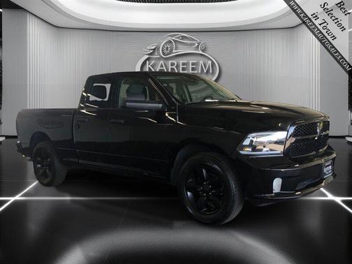 Brilliant Black Crystal Pearlcoat 2018 RAM 1500 Express