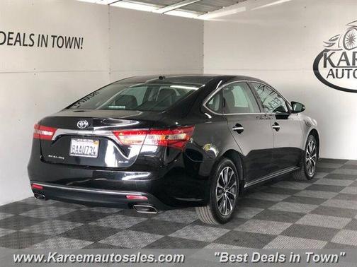 Photo 4 of 26 of 2018 Toyota Avalon XLE