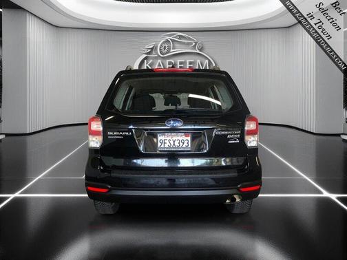 Crystal Black Silica 2017 Subaru Forester 2.5i
