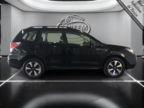 Crystal Black Silica 2017 Subaru Forester 2.5i