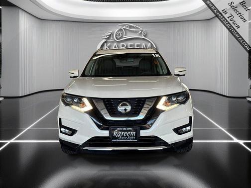 Pearl White 2018 Nissan Rogue SL