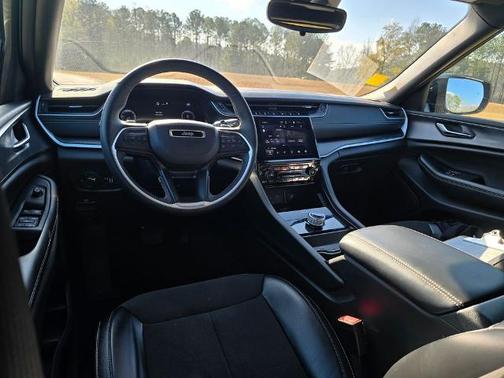 2024 Jeep Grand Cherokee LAREDO