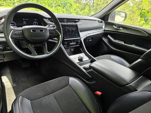 2024 Jeep Grand Cherokee LAREDO
