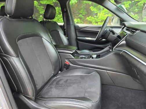 2024 Jeep Grand Cherokee LAREDO