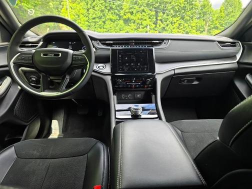 2024 Jeep Grand Cherokee LAREDO