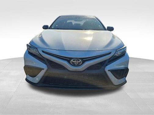Ice 2023 Toyota Camry SE