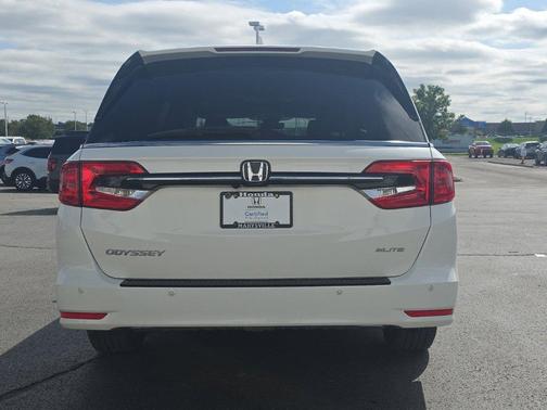 Platinum White Pearl 2024 Honda Odyssey Elite