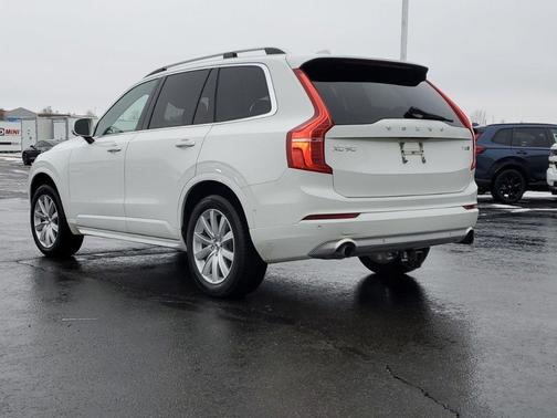 2018 Volvo XC90 T5 Momentum