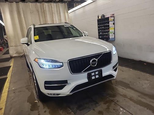 2018 Volvo XC90 T5 Momentum