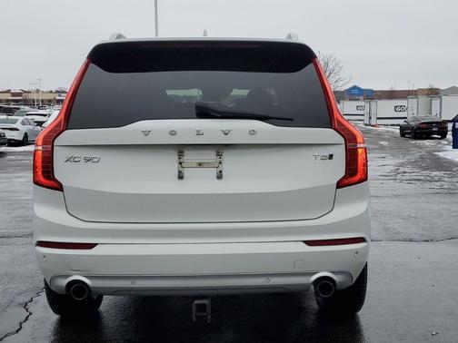 2018 Volvo XC90 T5 Momentum