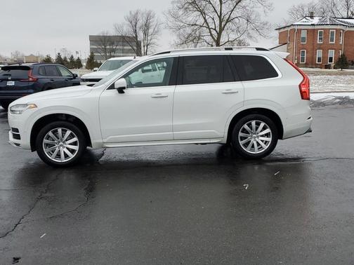 2018 Volvo XC90 T5 Momentum