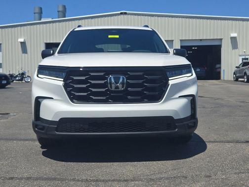 Platinum White Pearl 2025 Honda Pilot Sport